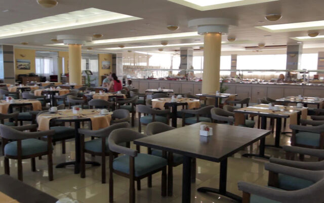 Kouros Palace Hotel