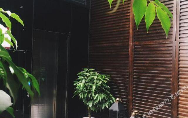 Red Box Exquisite Hotel