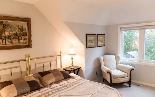 Gypsy by the Lake B & B