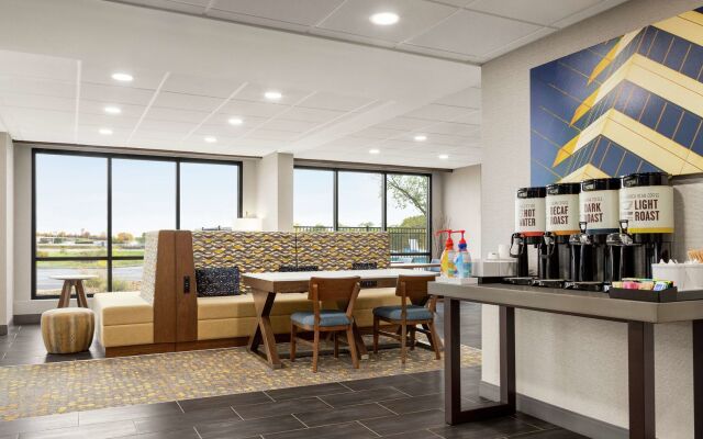 Hampton Inn Kansas City-Airport