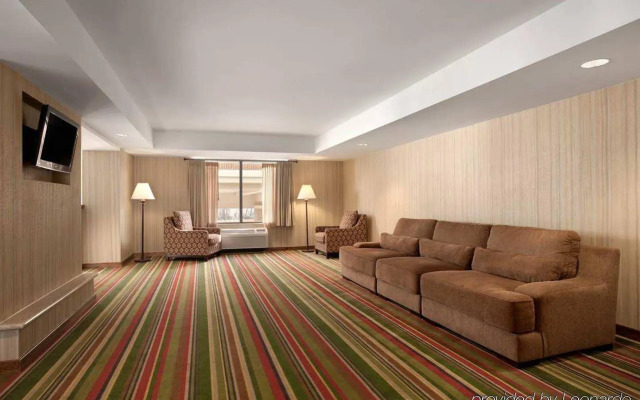 SureStay Plus Hotel by Best Western Salida