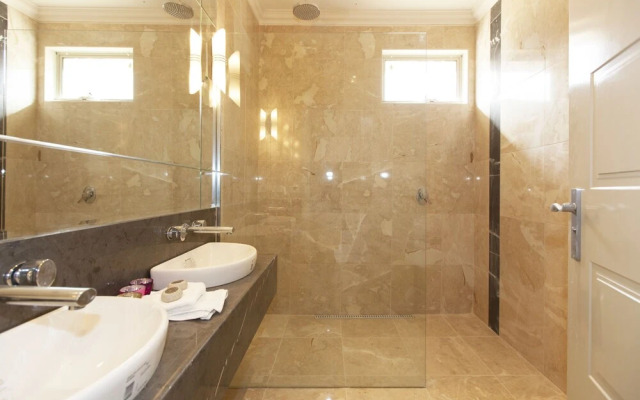 Aurora Manor Rooms