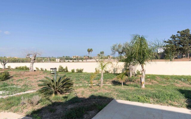 Belvilla by OYO Comfy Villa in Noto With Garden