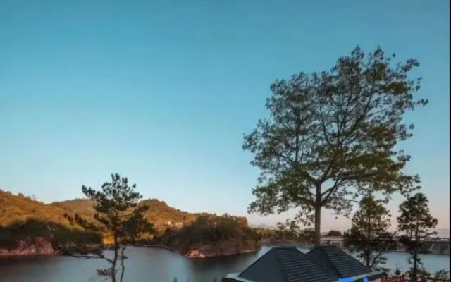 Guangzhou Huguang B&B