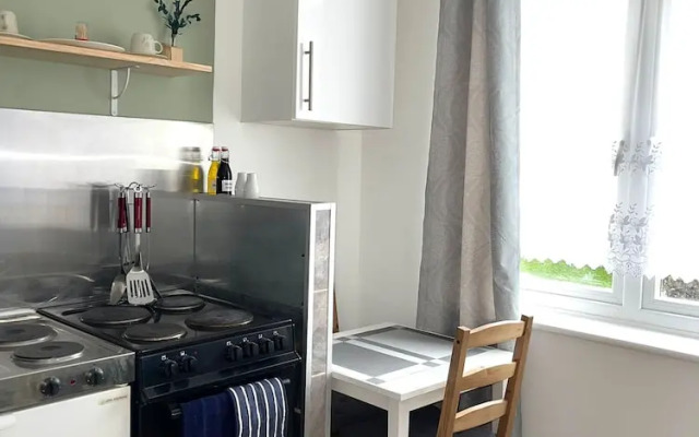 Comfortable and Convenient 1-bed Apart in Romford