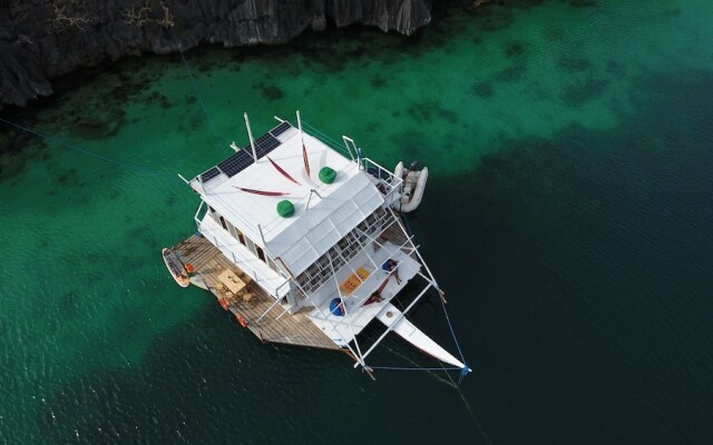 Paolyn Floating House Restaurant