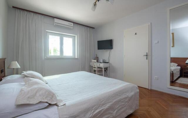 Apartment A Kind of Magic
