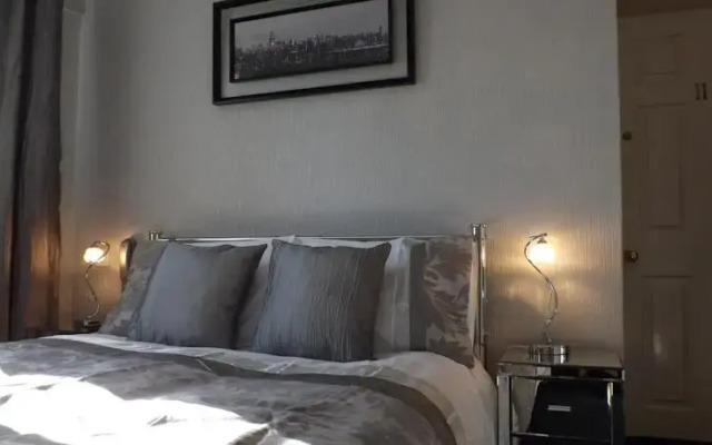 Castle Laurels Guest House