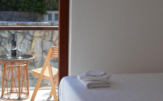 @Hvar Island Seaside Villa (1st row at seaside)