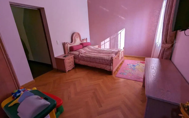 Star Apartment (Star Apartment)