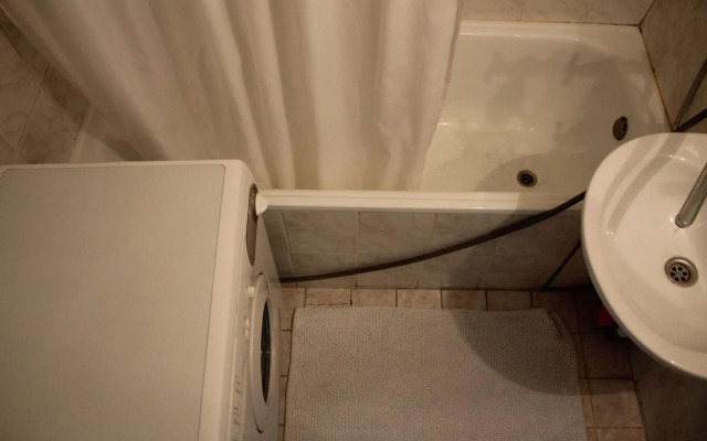 Apartment on Vasylia Stusa St, 2