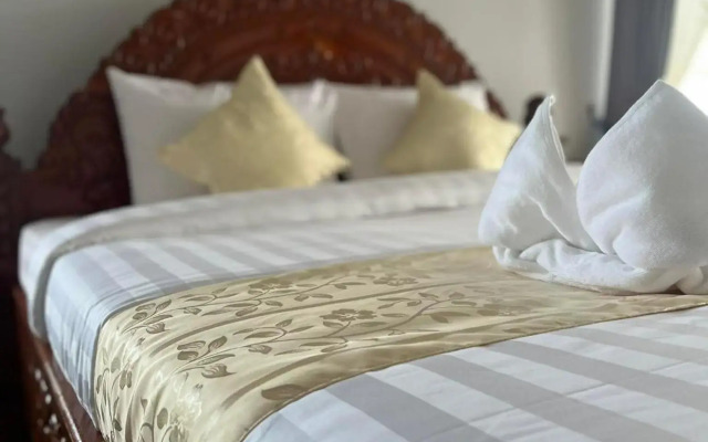 Two Moons Hotel - Hostel