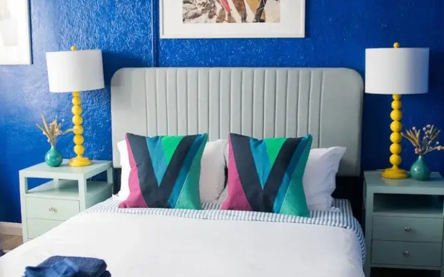 Amazing Studio in Beverly Boulevard! Sleeps 3!