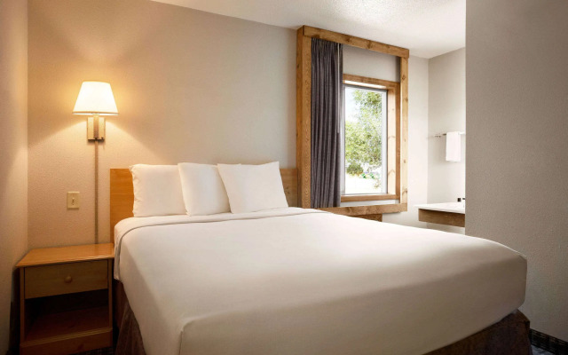 Travelodge by Wyndham Edgemont