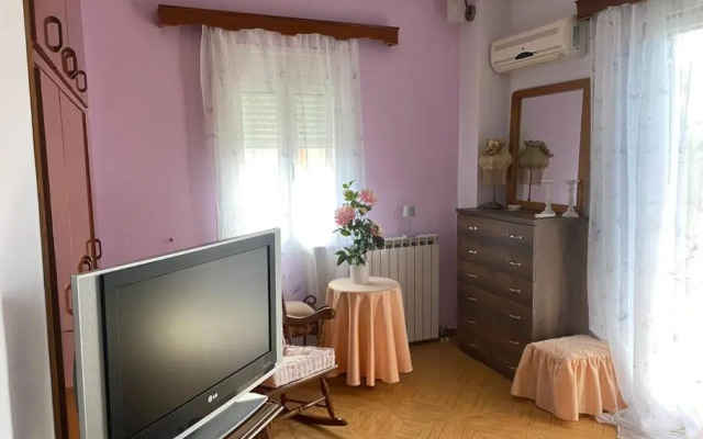Lydia'S Apartment