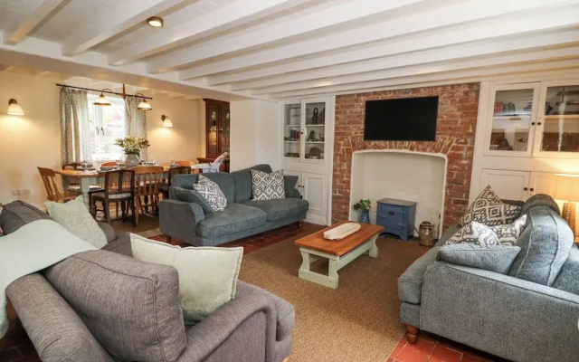 Dyffryn Cottage