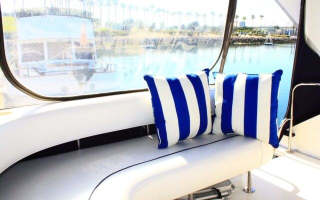 Dockside Boat & Bed Long Beach