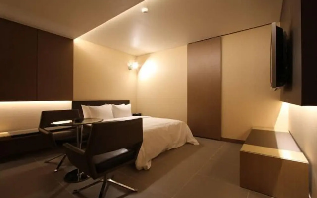 Valentine Hotel