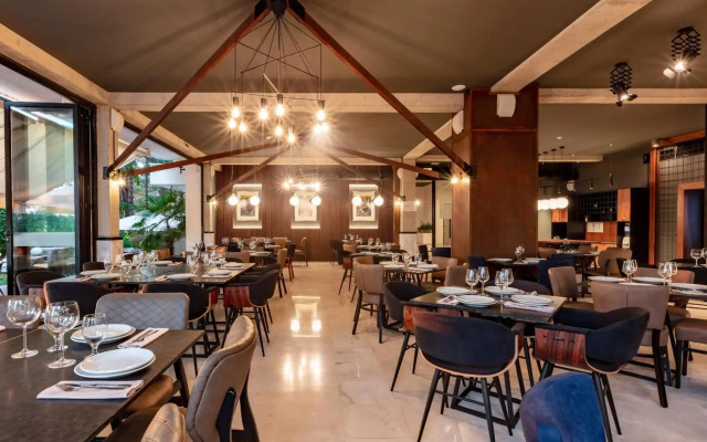 Hotel Pela