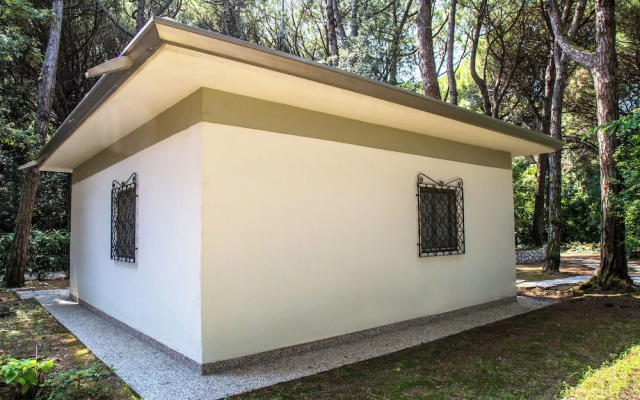 Pine-front Bungalow Steps From the Beach