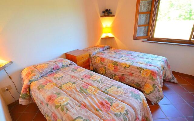 Scenic Farmhouse in Peccioli with Swimming Pool near Lakes