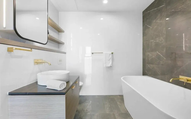 Oceanfront 3-bed With Stunning Views, Pool & Sauna