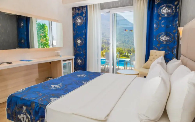 Tropical Deluxe Hotel