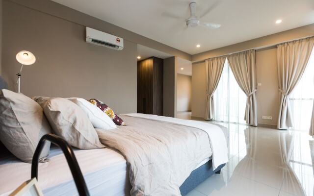 Spacious Seaview Suite