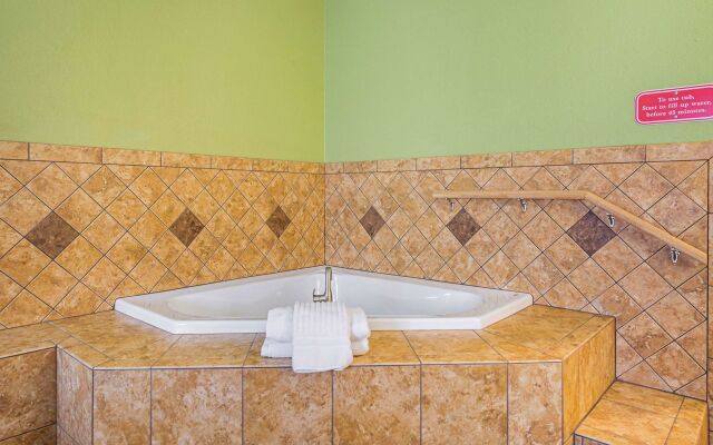 Comfort Inn & Suites Dayton Northwest - Englewood