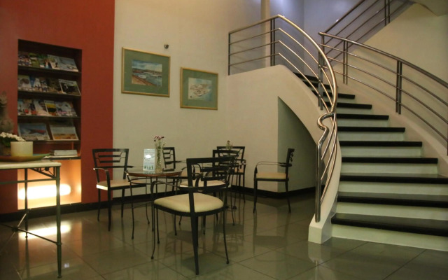 Harbor Town Hotel