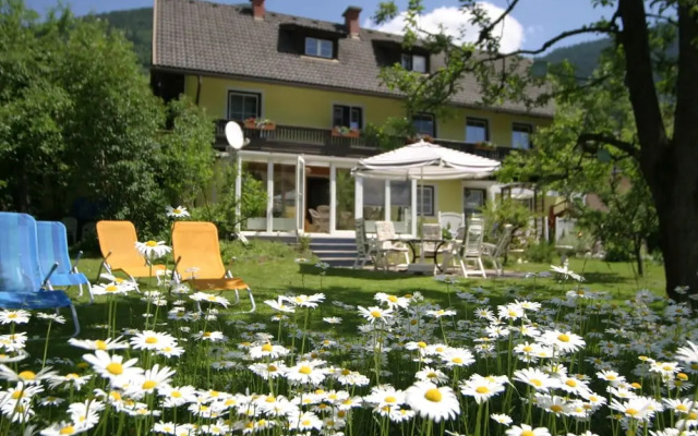 Charming Apartment in Feld am See, Near the Lake