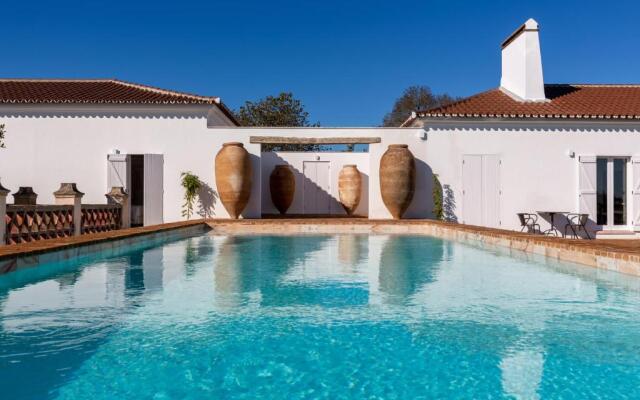 Cenoura-Brava Villas & Suites.