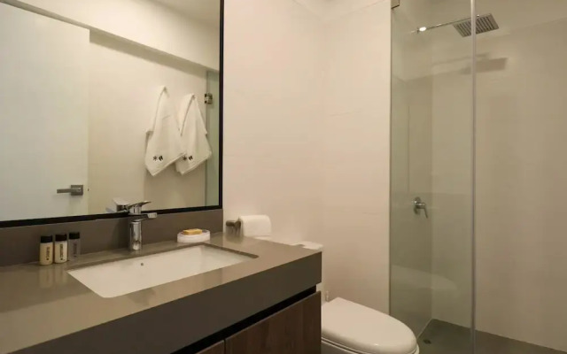 w Brilliant 2BR w Balcony in Miraflores