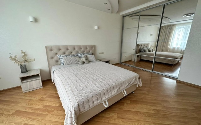 Apartment 1, Podilya