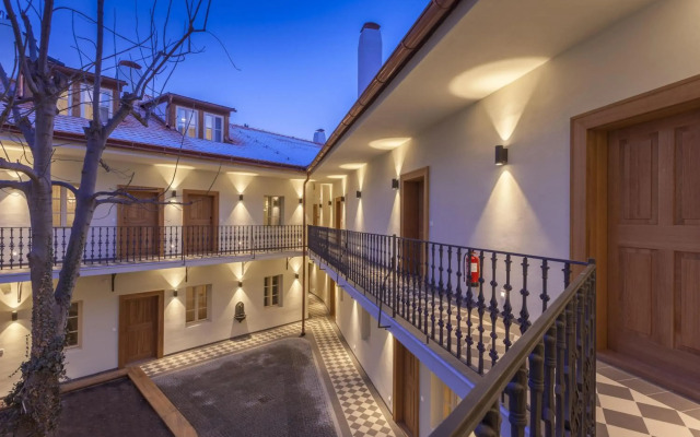 Hotel At the White Lily
