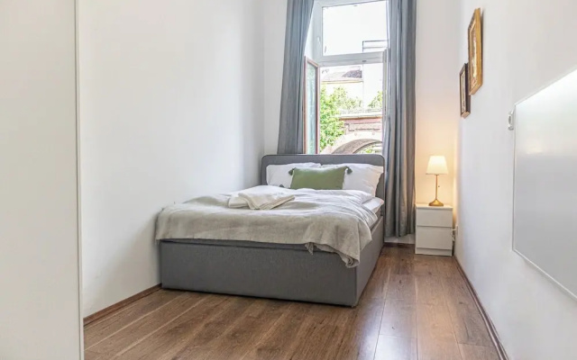 Comfy Stay Near AKH Perfect For Traveler