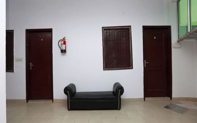 OYO 36700 Moonlight Residency