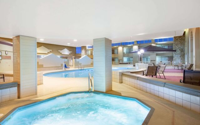 Ramada By Wyndham Midtown Grand Island