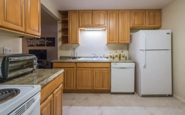 Two Bedroom MIL Apartment Close to Airport Link Rail