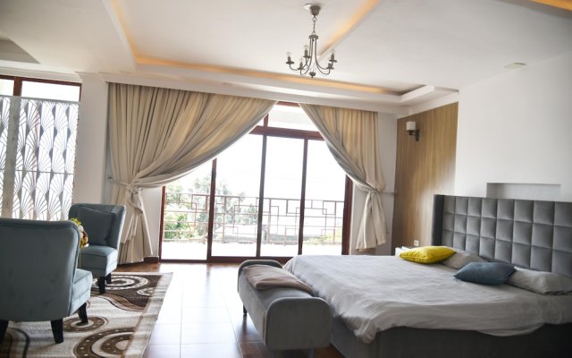 5 Bedroom Exquisite Villa in Top-view Area