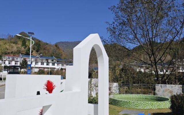 Xiaqing Canyon Creekside Homestay
