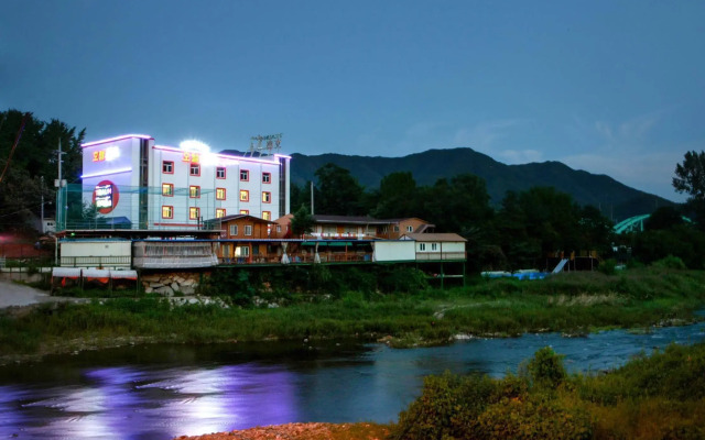 Traum Hotel & Condo