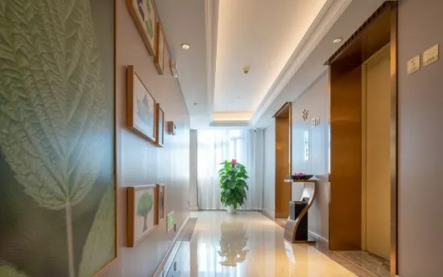 Vienna 3 Best Hotel (Guangzhou Baiyun Railway Station Julong Metro Station Branch) – Hotel Rooms – Guangzhou