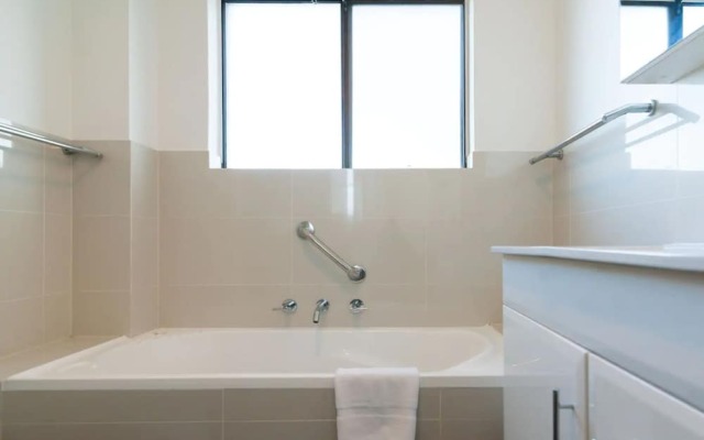 Bright 3 Bedroom Apartment in Leafy Artarmon