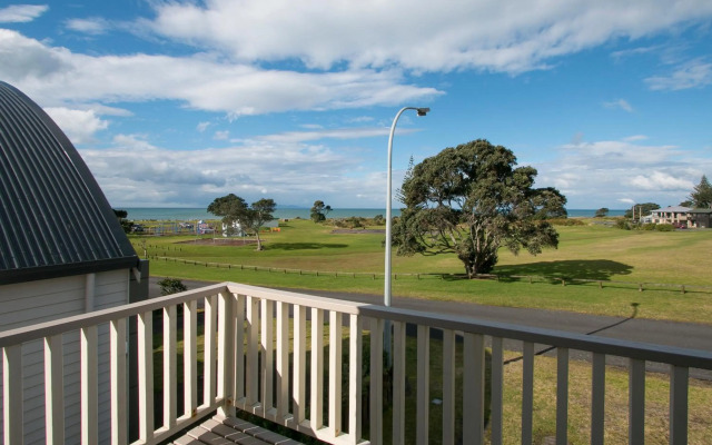 Waihi Charm - Waihi Beach Holiday Home