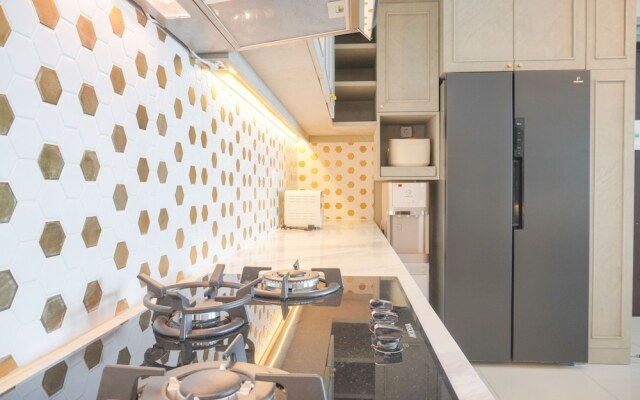 Warm And Elegant 2Br At The Kensington Royal Suites Apartment