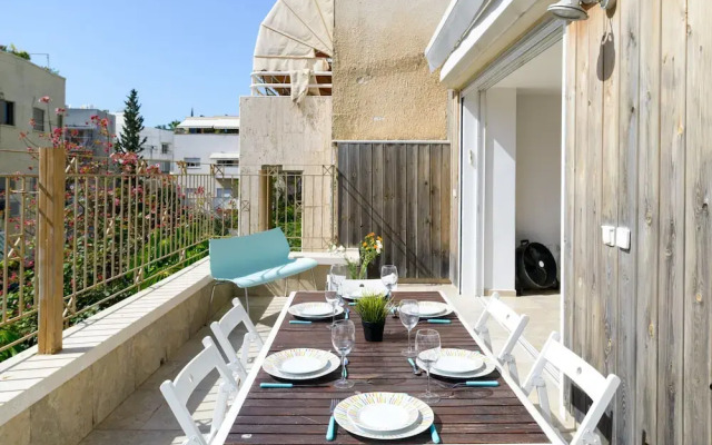 Penthouse & Terrace near Hilton by FeelHome