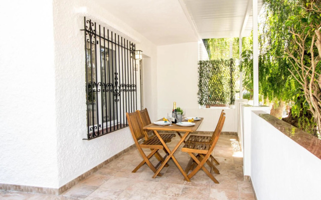 Perfectly located beachside apartment in Elviria Marbella