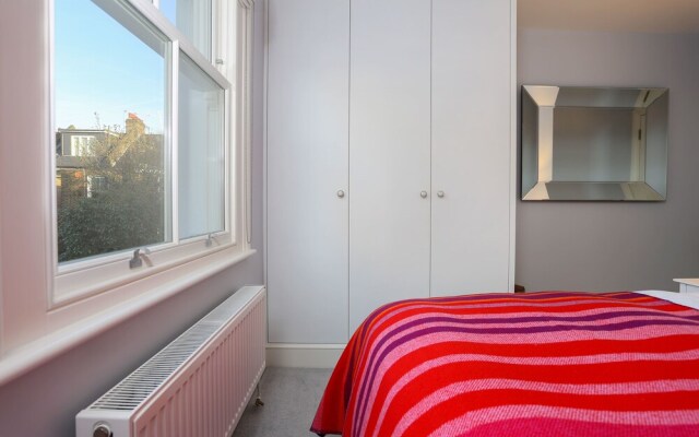 2 Bedroom Flat in Kensal Green