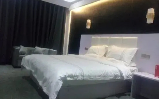 Qixian Lafeng Theme Hotel